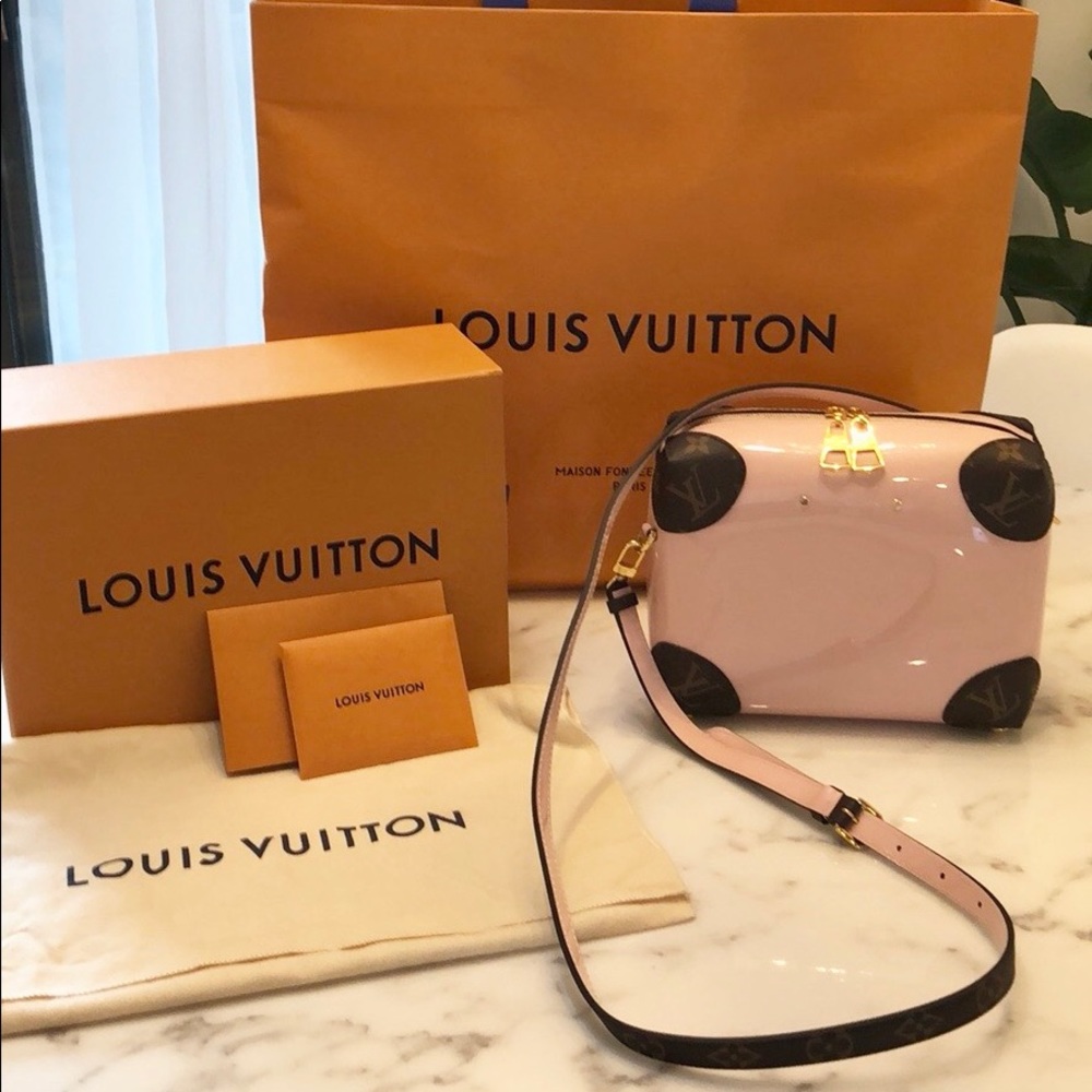 Louis Vuitton Venus Crossbody in Rose Ballerine.